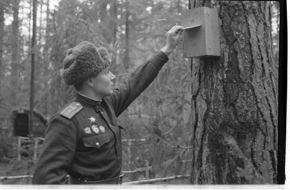 Почтальон в годы войны фото